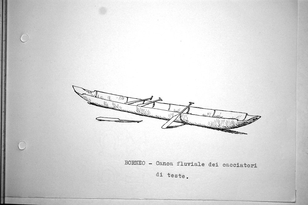 Borneo - canoa fluiviale dei cacciatori di teste